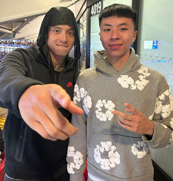 美國最紅台灣人無誤！Ray 再同框超大咖名人「金·卡戴珊」，還被限動標記一起去玩雲霄飛車！