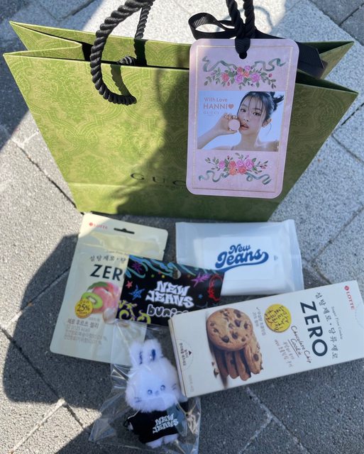 超寵粉！NewJeans 逆應援送要價近 5 千元的「 Gucci 香水組」給粉絲！粉：上次也很狂⋯⋯