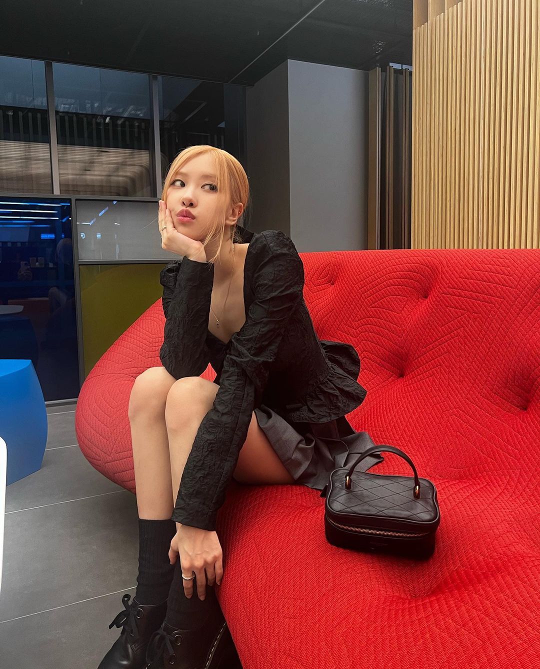 包君滿意｜絕對不過時！原來 BLACKPINK ROSÉ 特愛「這款包」！網：都是百搭實用款！