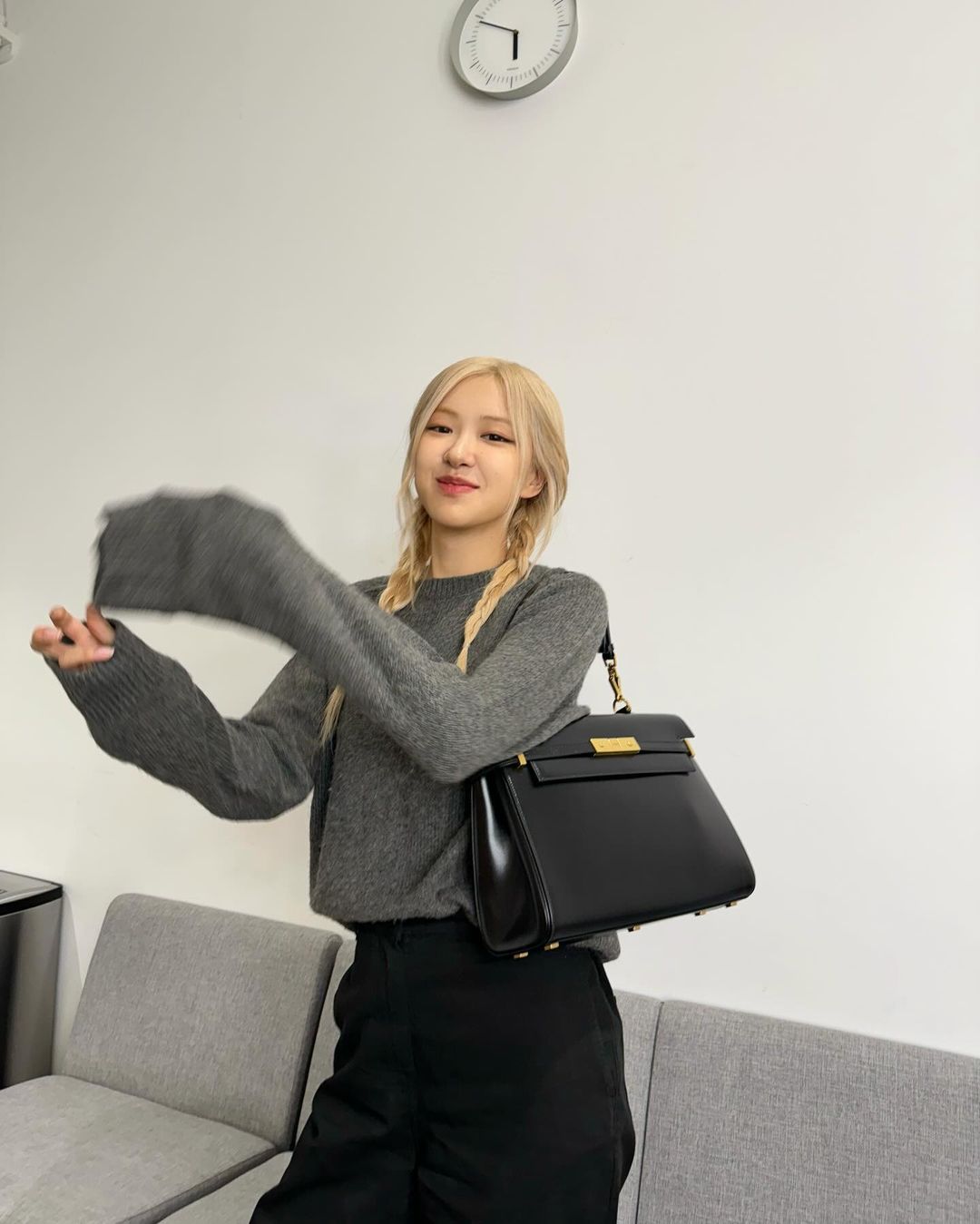 包君滿意｜絕對不過時！原來 BLACKPINK ROSÉ 特愛「這款包」！網：都是百搭實用款！