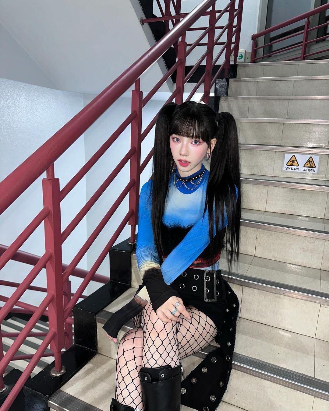 巧合嗎？HYBE 虛擬女團成員 CANARY 設定撞 aespa Karina！粉怒：根本是故意的吧！