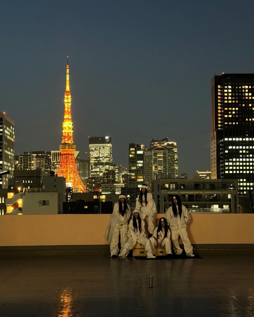 賺爛！村上隆 x NewJeans 聯名單肩包即將發售！800 元不到就能無痛入手！