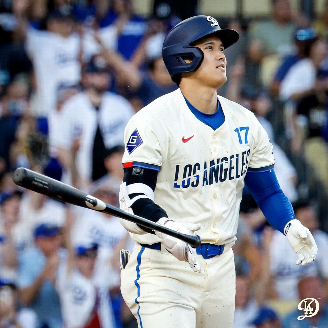 超快反應救了大谷！大谷翔平差點被界外球擊中，一旁球僮秒用徒手接住讓網讚翻！