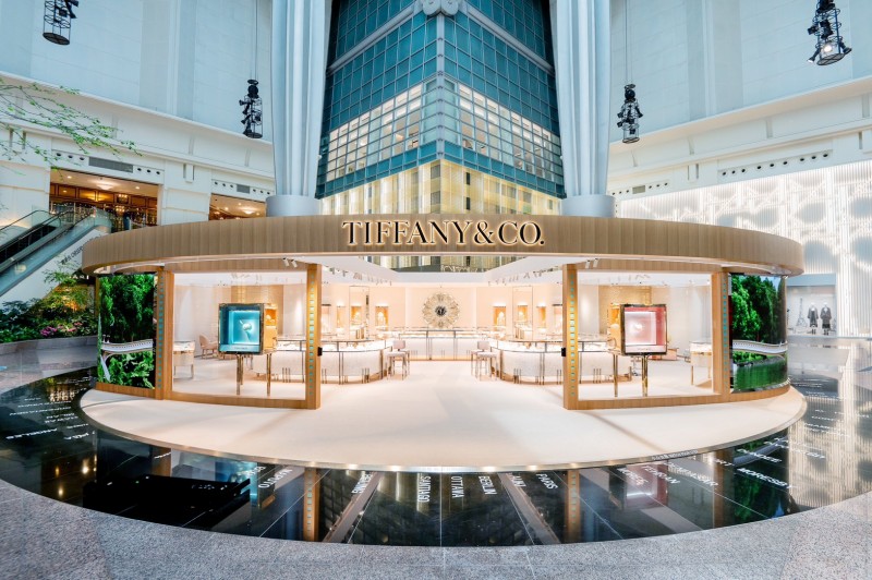 有夠閃！楊祐寧、 Melinda 首度甜蜜合體現身 Tiffany &Co. 全新限時概念店！