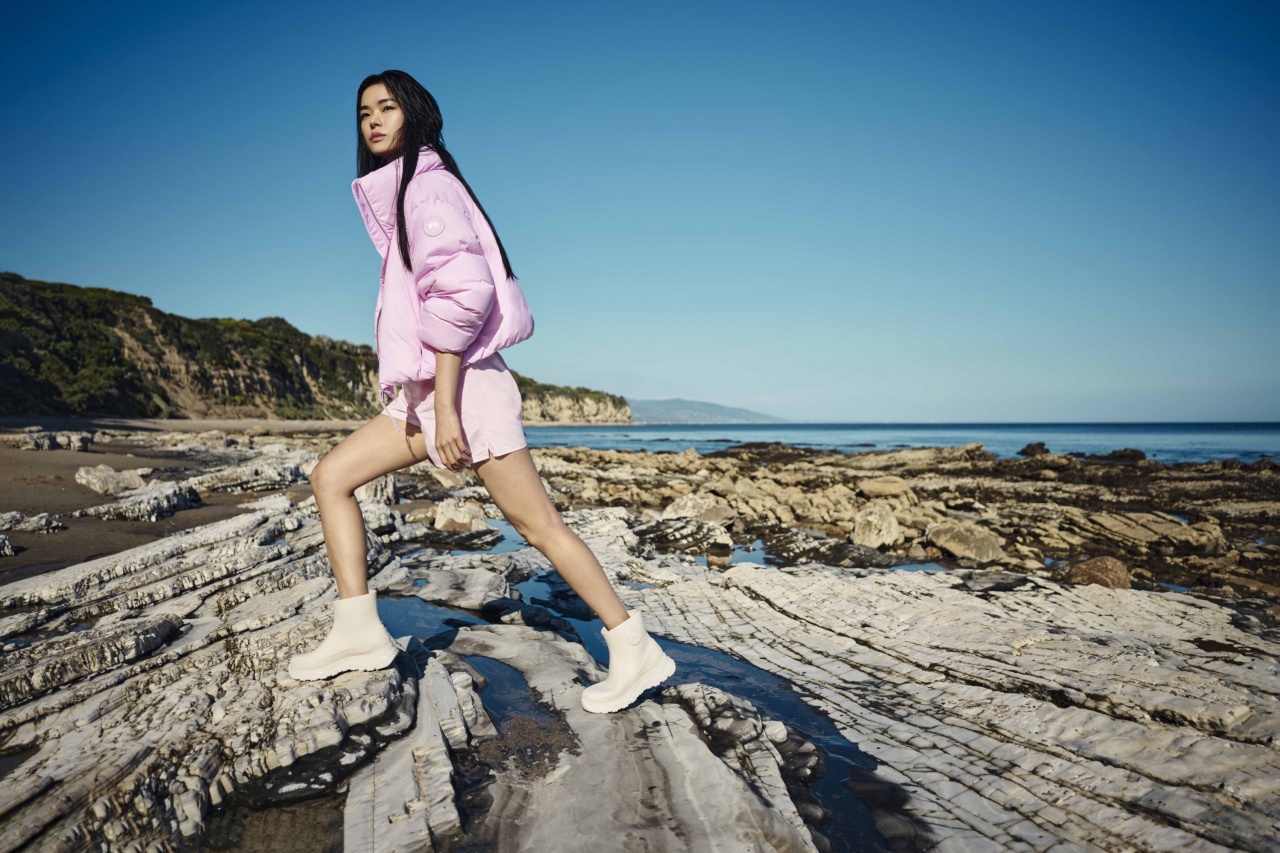 潮流穿搭與機能兼具！ CANADA GOOSE 推出首款 Vancouver 短筒雨靴，絕對雨季超必備！