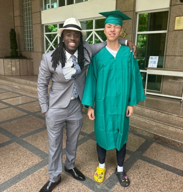 台灣第一人！Kai Cenat 摯友 Ray 意外參加慈善名人足球賽，開賽不到兩分鐘卻遭 Jidion 壓倒退場！