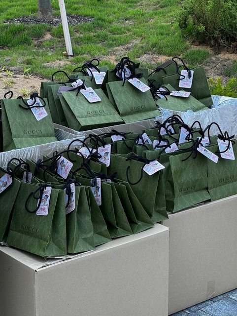 超寵粉！NewJeans 逆應援送要價近 5 千元的「 Gucci 香水組」給粉絲！粉：上次也很狂⋯⋯