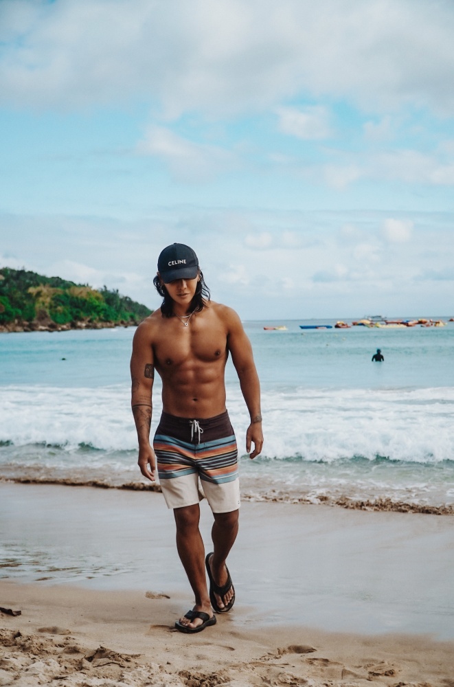 夏日拖鞋首選！加州知名休閒鞋履 REEF 40 週年推氮氣 EVA 科技，時尚舒適一次搞定！