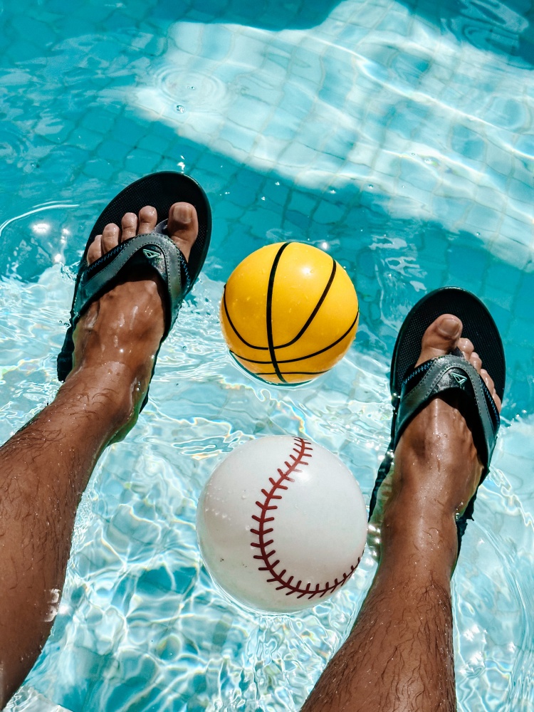 夏日拖鞋首選！加州知名休閒鞋履 REEF 40 週年推氮氣 EVA 科技，時尚舒適一次搞定！