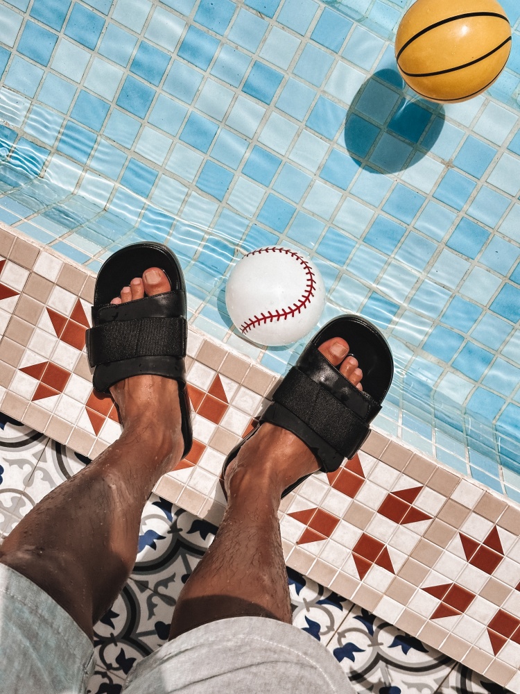 夏日拖鞋首選！加州知名休閒鞋履 REEF 40 週年推氮氣 EVA 科技，時尚舒適一次搞定！