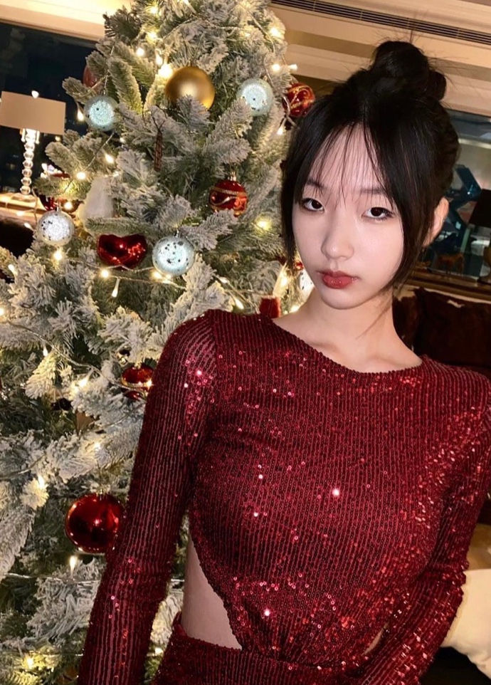 小 S 大女兒 Elly 再度美出新高度！完美駕馭「死亡芭比粉」超過萬人朝聖