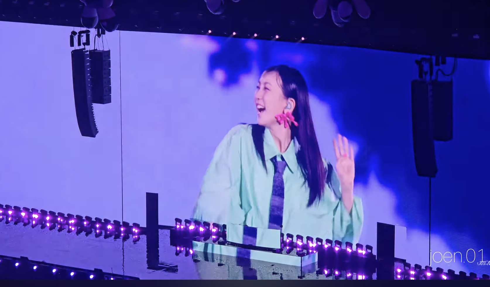 影／這組合太狂！NewJeans 日本粉絲見面會驚喜合體 YOASOBI！梁朝偉、村上隆等大咖也都來了！