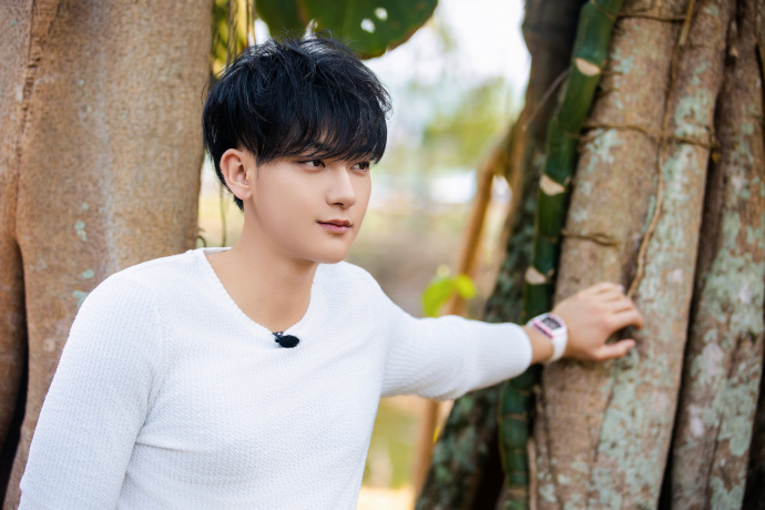 黃子韜認愛旗下女星徐藝洋！反遭網友翻出過去嘴硬歷史　吐槽「粉絲其實是這倆 play 的一環罷了」