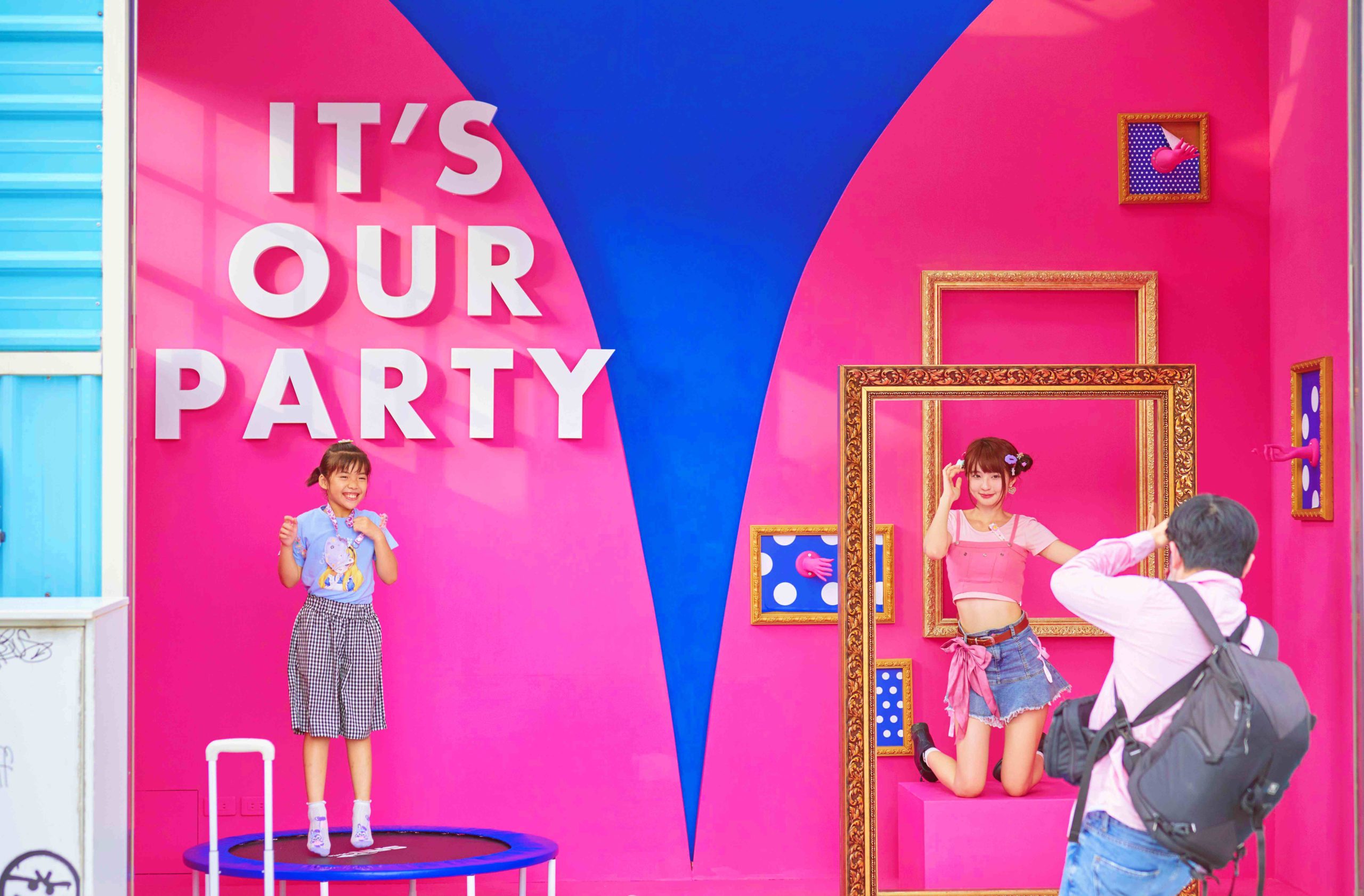 夏日購物打卡聖地在這裡！GLORIA OUTLETS華泰名品城 推出全新視覺展 廣邀I型人、E型人盡情揮灑自我  探店、踩點、拍美照！暑期週末街藝活動精彩不間斷Outlet折扣兩折起消費滿額月月抽20組萬元購物金