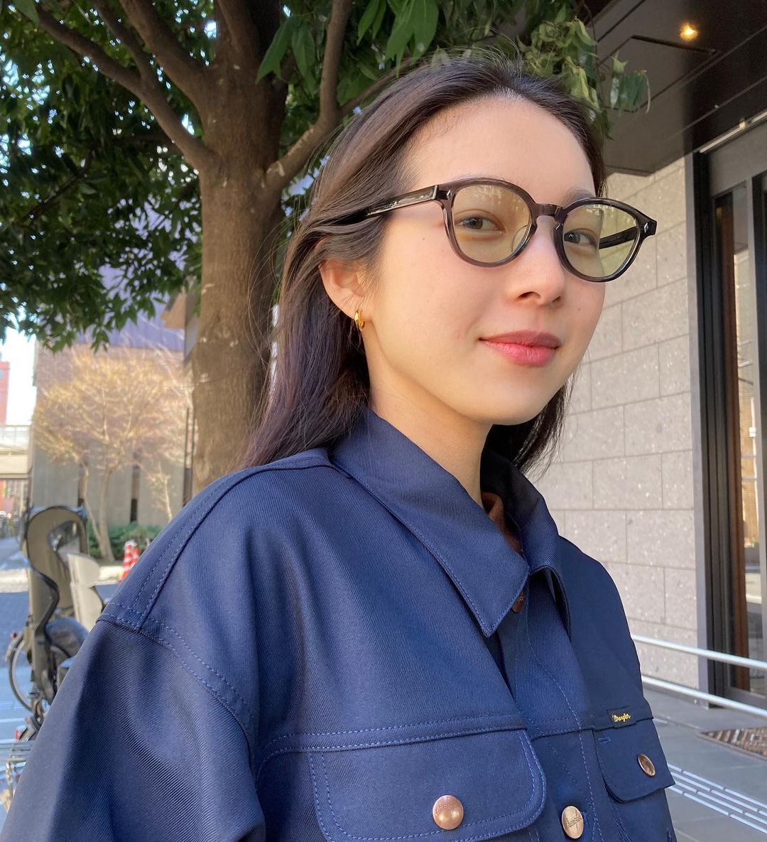 巴黎奧運｜日本滑板選手白井空良場邊疑似女友的「笑顔の女神」掀討論！網驚：原來是超人氣模特兒！