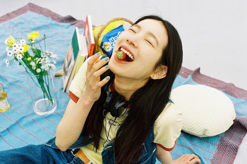 巴黎奧運｜日本滑板選手白井空良場邊疑似女友的「笑顔の女神」掀討論！網驚：原來是超人氣模特兒！