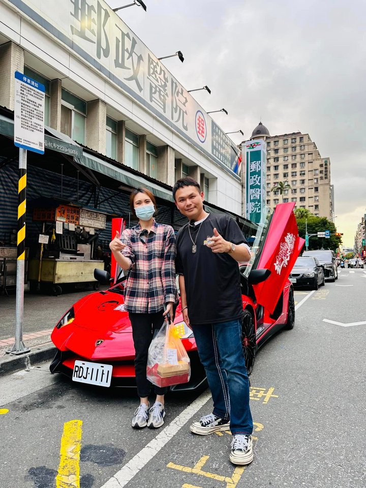 超哥千萬藍寶堅尼違停遭拖吊！網友：拖吊車「超派」本人低調道歉：被拖吊剛好