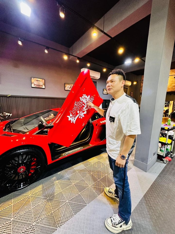 超哥千萬藍寶堅尼違停遭拖吊！網友：拖吊車「超派」本人低調道歉：被拖吊剛好