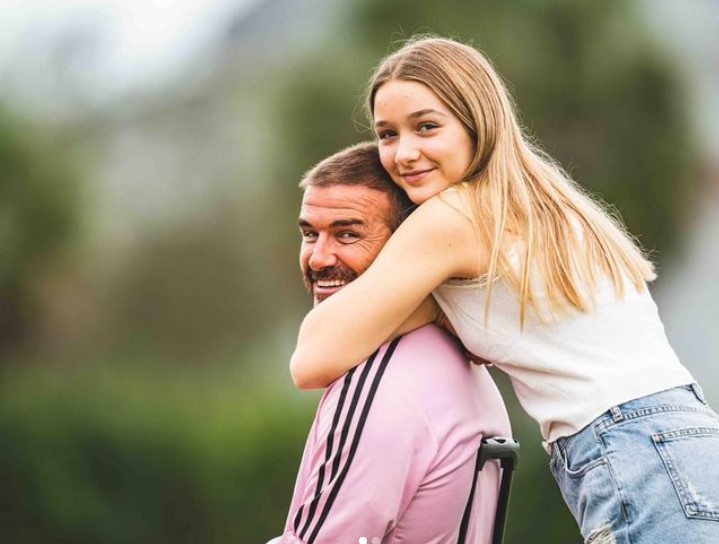 貝克漢小女兒 13 歲了！美少女模樣曝光　網友大讚從小美到大