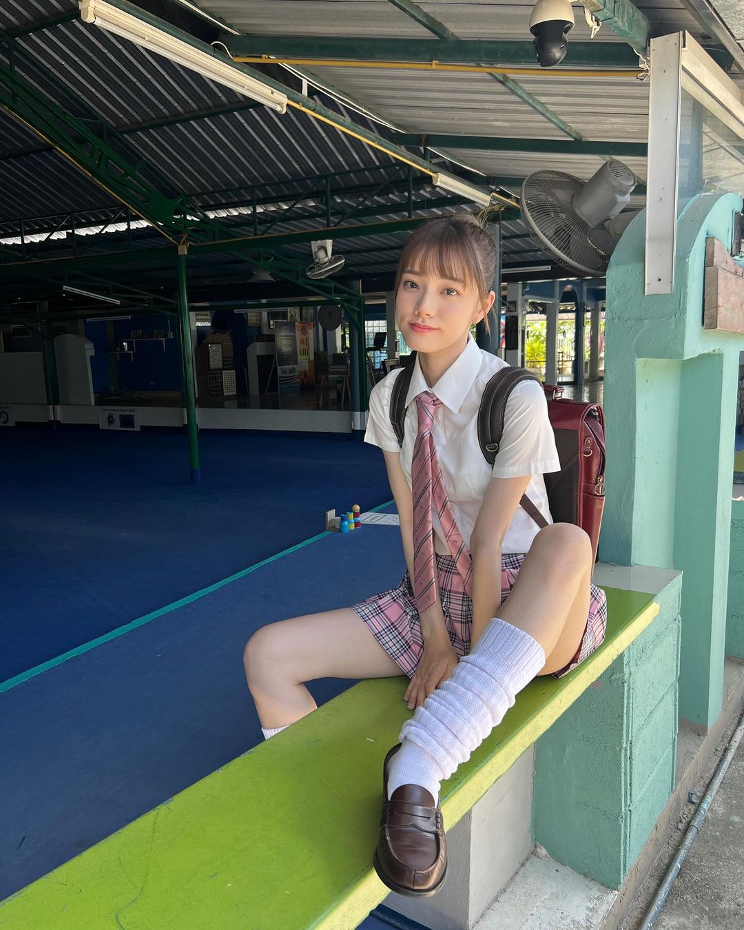 僅六口就吃光！矚目女優「宮下玲奈」直播大啖棉花糖，令粉絲笑推：能跟 桃乃木 競爭大胃王