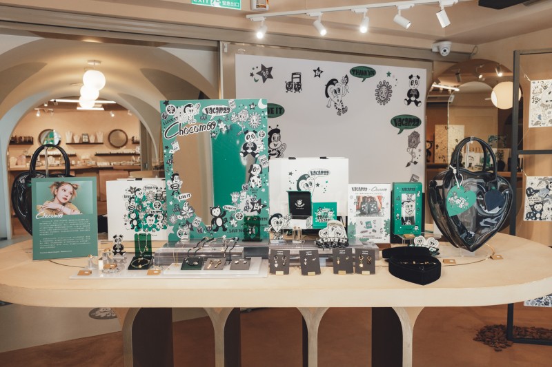 我還不買爆！vacanza 攜手日本人氣藝術家 Chocomoo 首創聯名飾品系列！