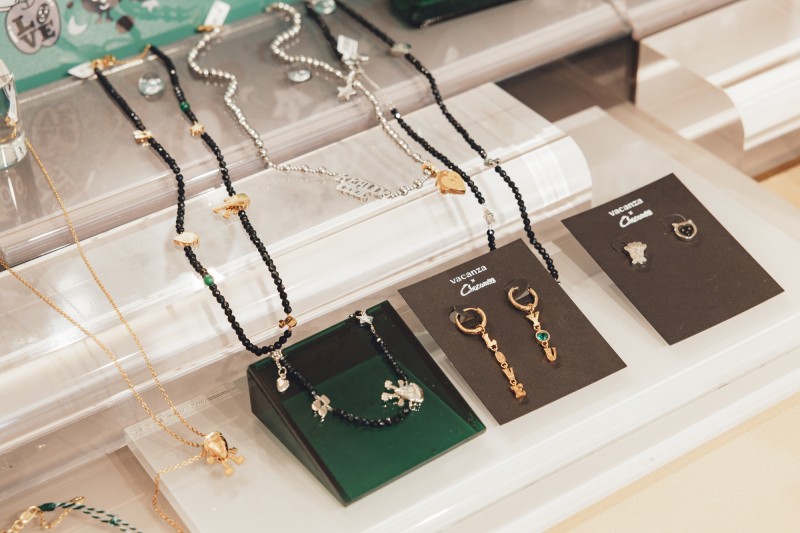 我還不買爆！vacanza 攜手日本人氣藝術家 Chocomoo 首創聯名飾品系列！