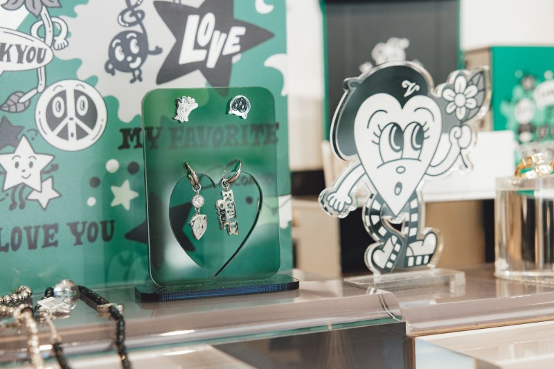 我還不買爆！vacanza 攜手日本人氣藝術家 Chocomoo 首創聯名飾品系列！