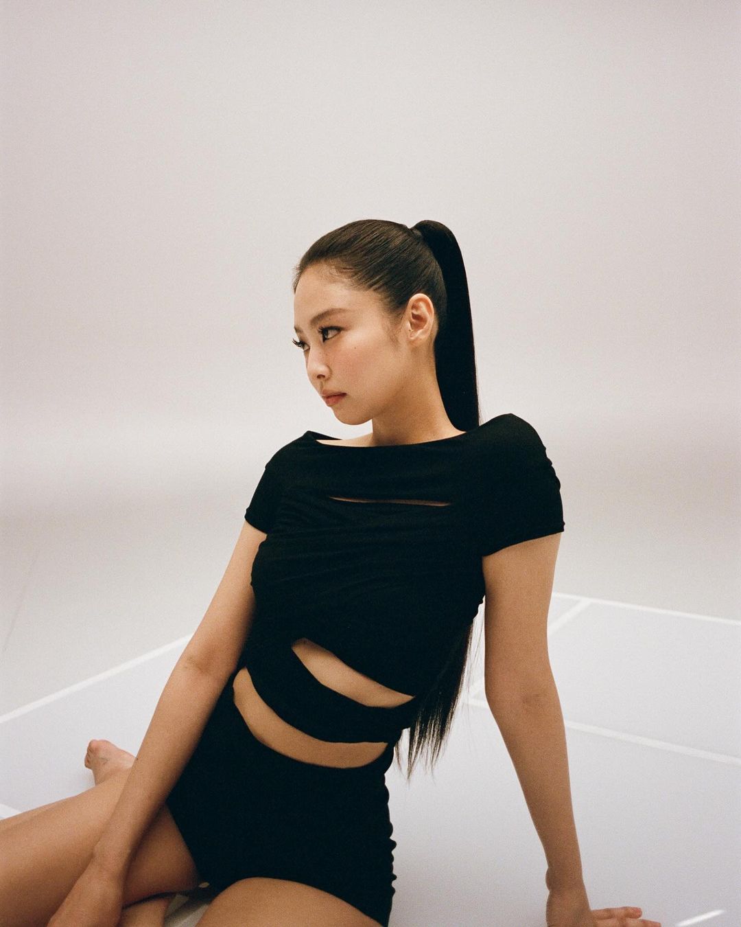 夢幻聯動？BLACKPINK Jennie 出現客串《死侍與金鋼狼》？！網：太扯⋯