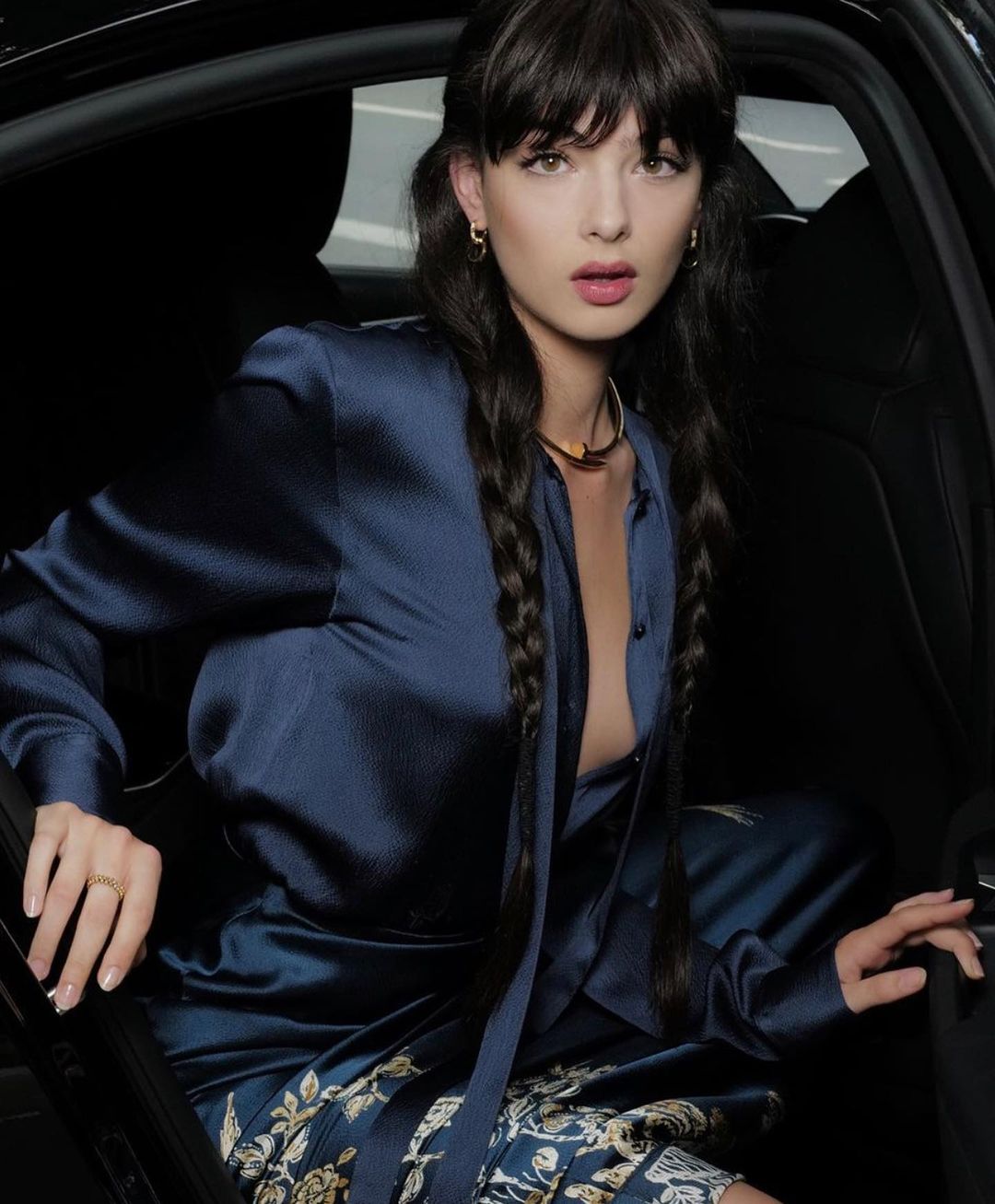 《腦筋急轉彎 2》「阿廢」配音竟是超正辣模！不只是星二代還是 Dior 品牌大使！超狂背景曝光！