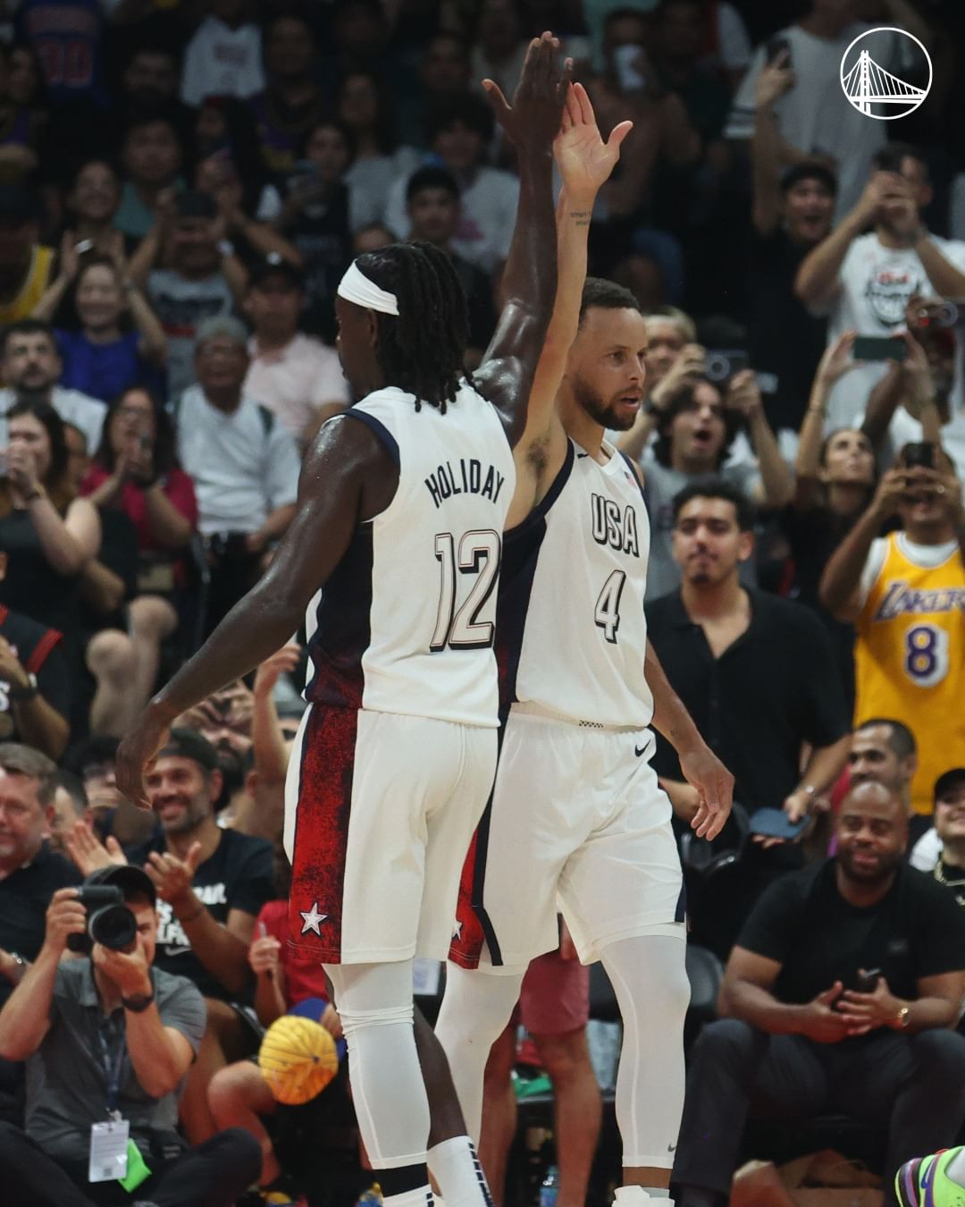 巴黎奧運｜Stephen Curry 突襲倫敦街頭與民眾互動！女湖人迷倒戈換勇士球衣成功獲簽名合照！