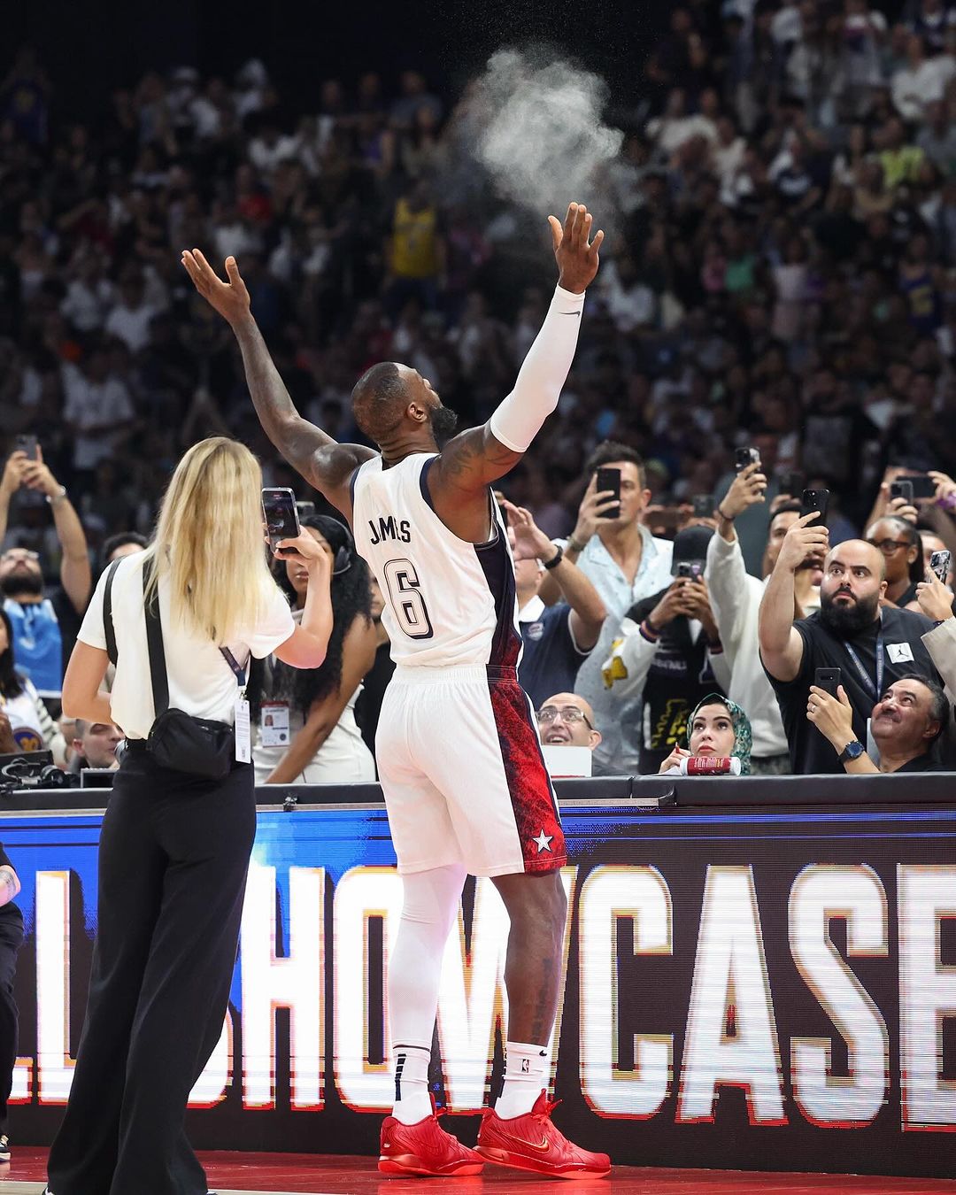 巴黎奧運｜首位男籃運動員！LeBron James 將擔任美國奧運代表隊掌旗手，生涯傳奇再添一筆！