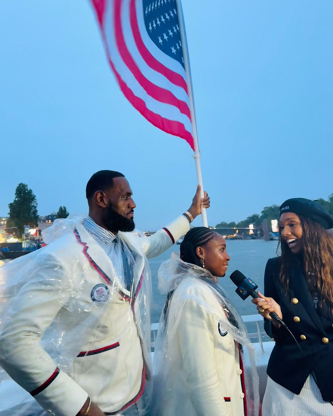 巴黎奧運｜首位男籃掌旗手寫歷史！LeBron James 揮舞美國大旗霸氣登場奧運開幕，事後 KD 發迷因圖笑翻網友！