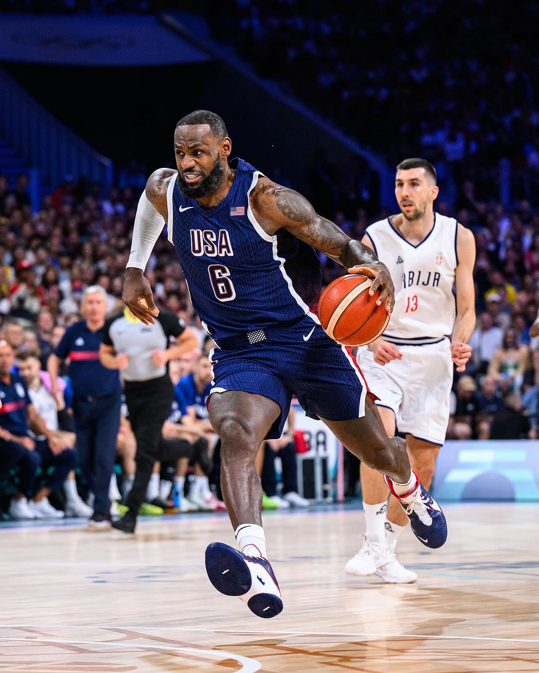 到哪都被法國人狂噓！Joel Embiid 不以為意：「我是美國人，我為美國打球！」