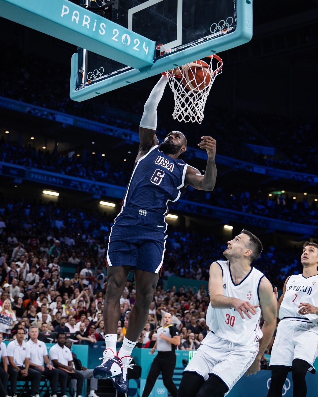 到哪都被法國人狂噓！Joel Embiid 不以為意：「我是美國人，我為美國打球！」