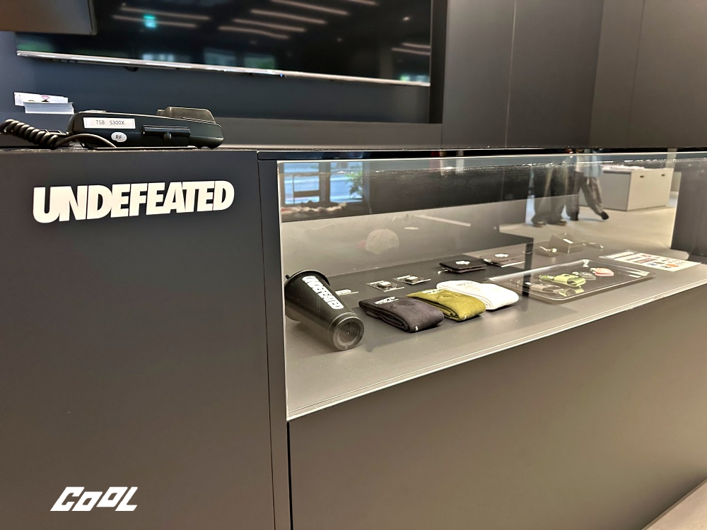絕對要朝聖！搶先直擊 UNDEFEATED 台北店，台灣限定 Tee 竟注入遼寧街快炒店！