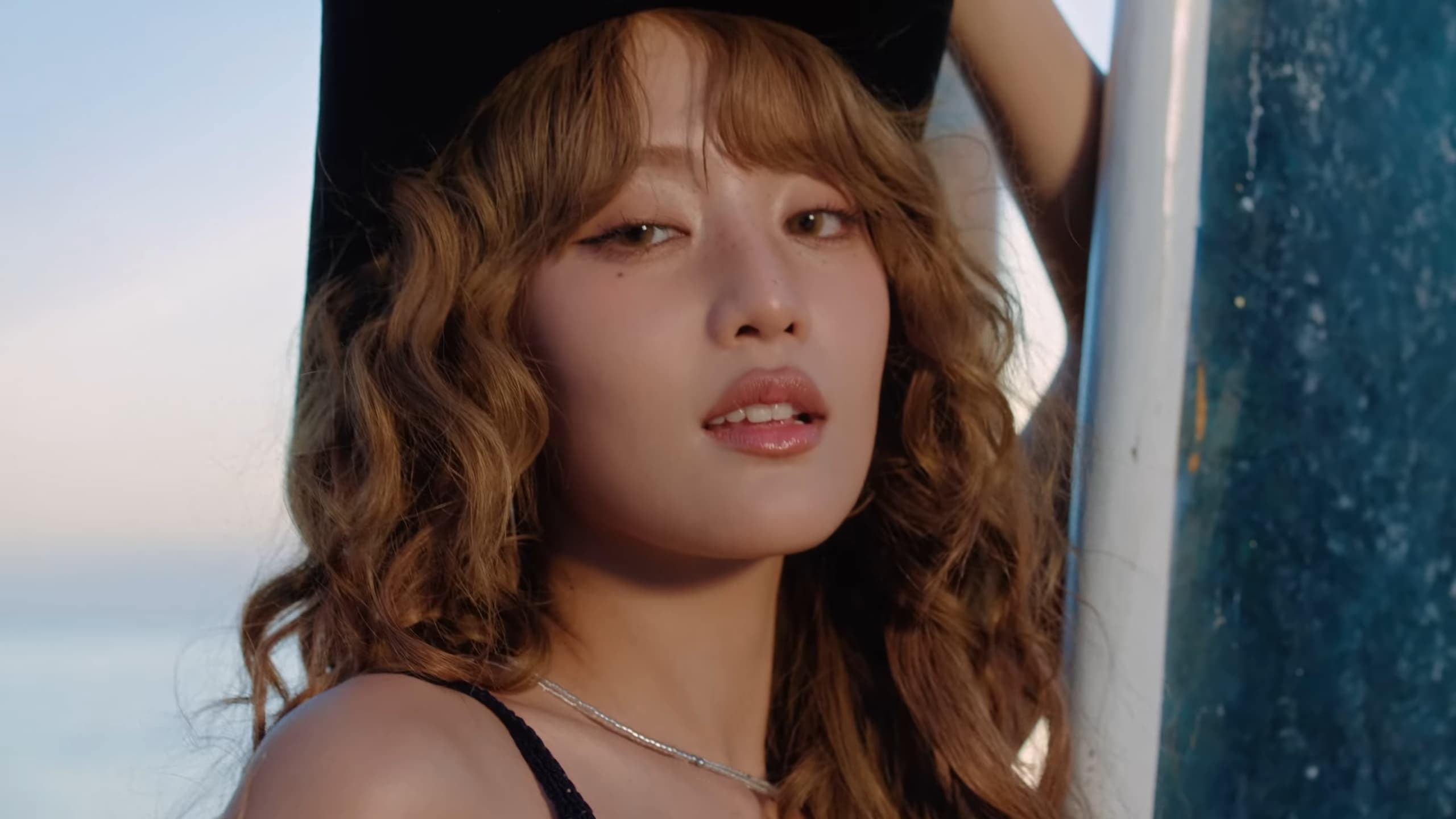 夏日風舒華登場！(G)I-DLE 全新主打〈Klaxon〉滿滿美式復古風一聽就愛！