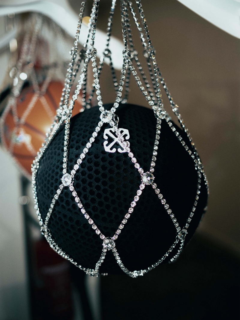 身價超越 8 萬元台幣？Off-White x Wilson「無氣」籃球即將登場，3D 列印打造永不用打氣！