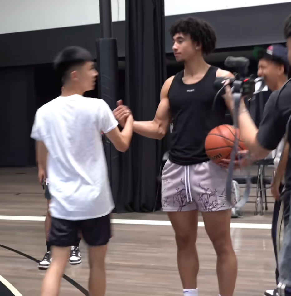 新台籃大使？ Ray 合體眾多 NBA 球星，連 76 人首輪網紅新秀都讚：「 他是 GOAT！」