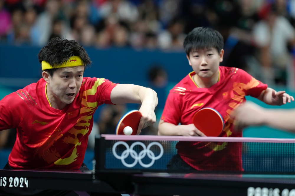 巴黎奧運｜超級爆冷門！桌球男單瑞典選手擊敗「球王」王楚欽  網：難道真的是換球拍影響...