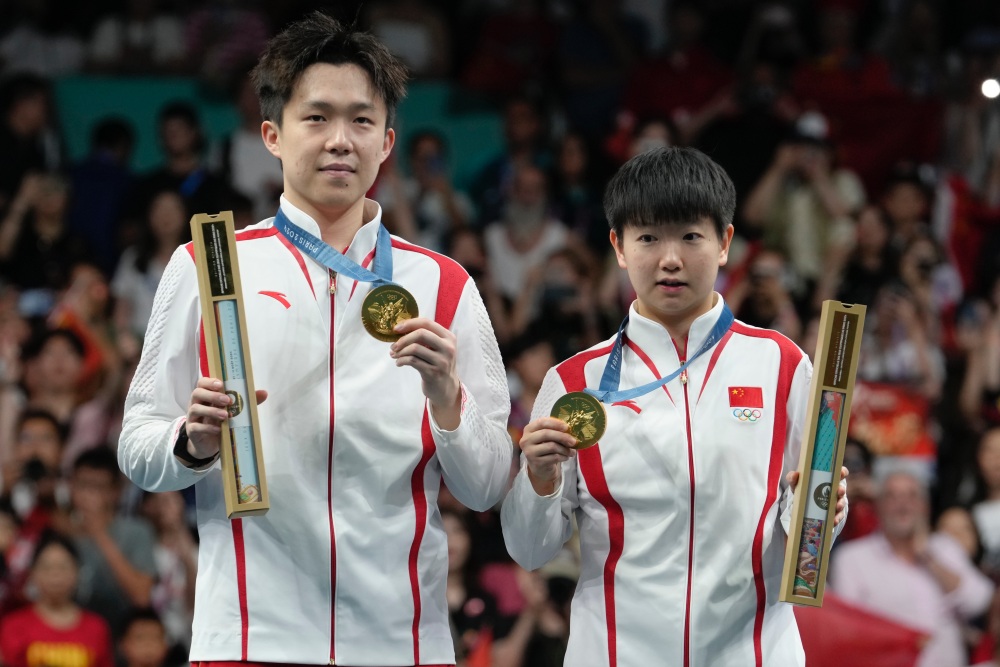 巴黎奧運｜超級爆冷門！桌球男單瑞典選手擊敗「球王」王楚欽  網：難道真的是換球拍影響...