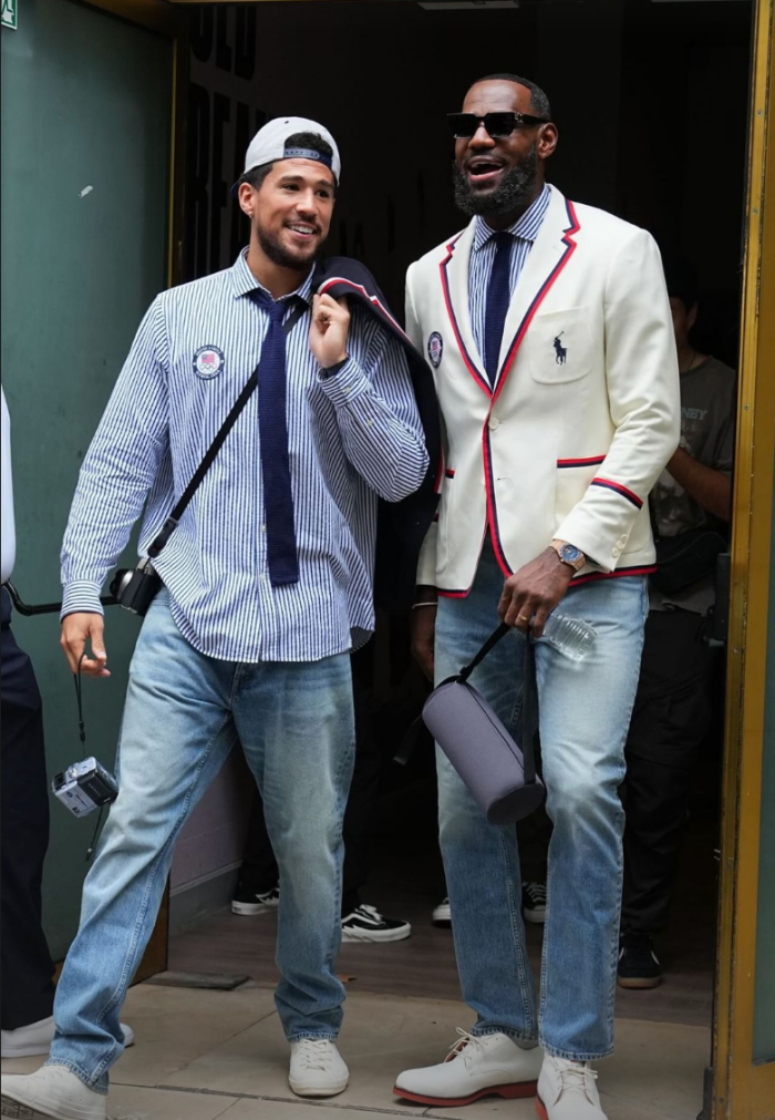 巴黎奧運｜首位男籃掌旗手寫歷史！LeBron James 揮舞美國大旗霸氣登場奧運開幕，事後 KD 發迷因圖笑翻網友！