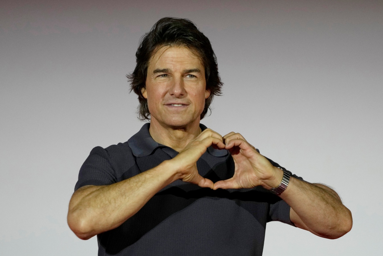 巴黎奧運｜62 歲阿湯哥將在奧運閉幕式上演「史詩級特技」將旗幟傳遞給洛杉磯！