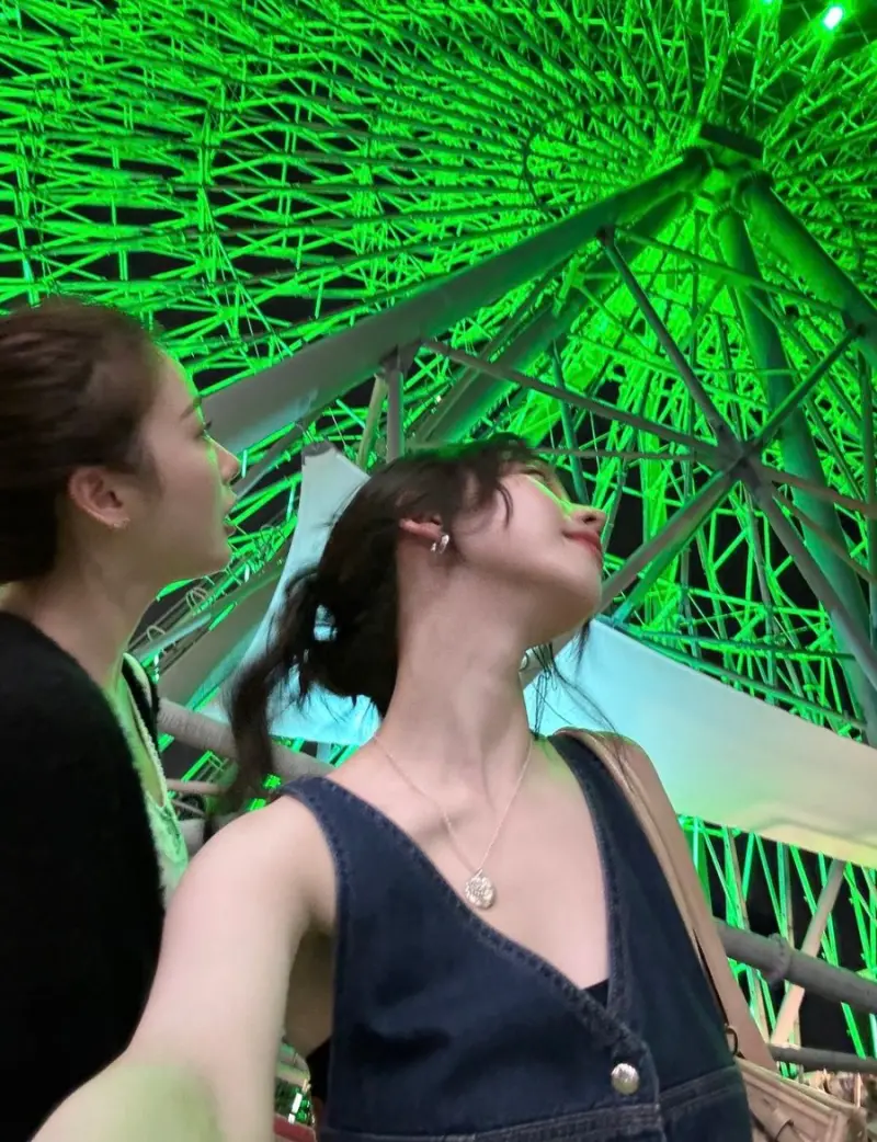 aespa Karina 深夜現身大直！與 Giselle 打卡「摩天輪」粉絲暴動：好想巧遇卡寶！