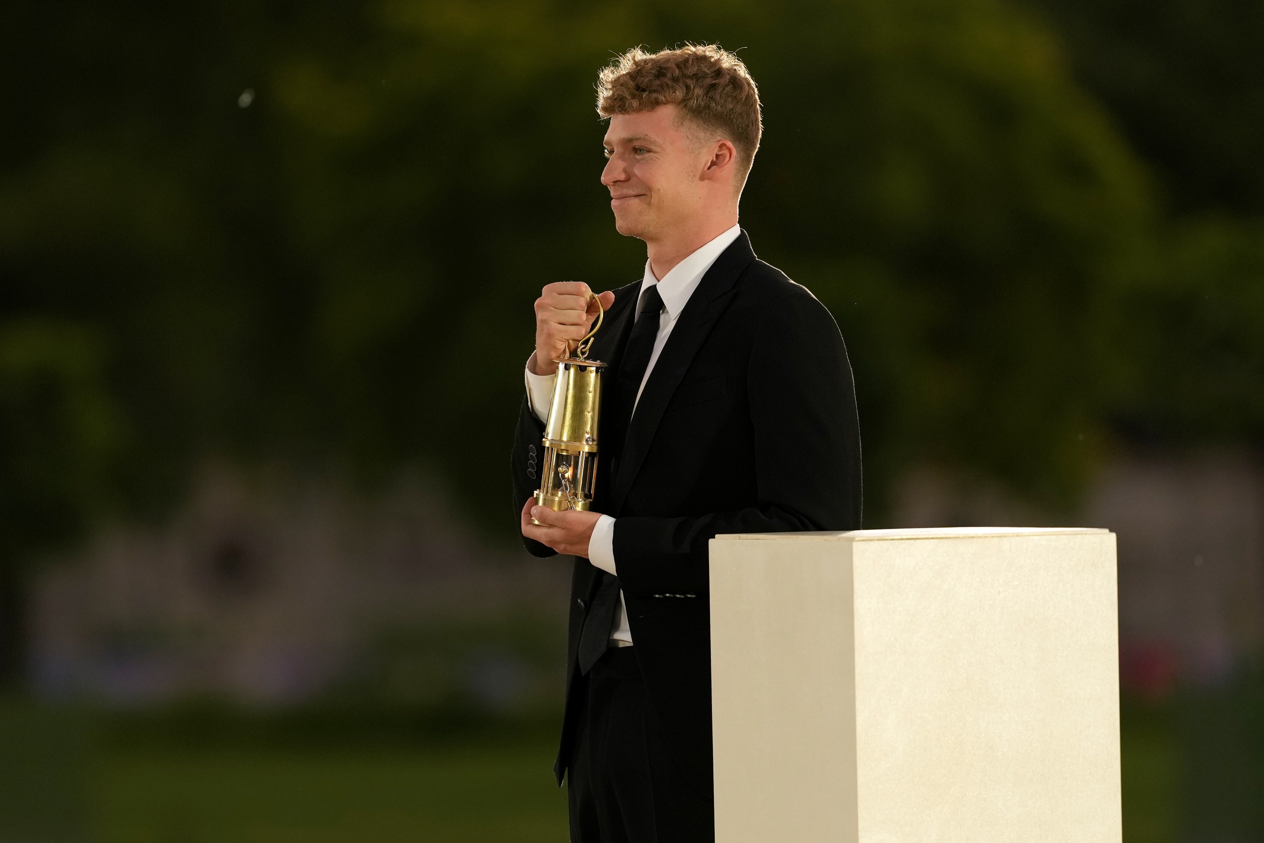 巴黎奧運｜奧運閉幕式眾星雲集！阿湯哥上演不可能的任務交棒洛杉磯，怪奇比莉、Snoop Dogg 輪番驚喜演出！