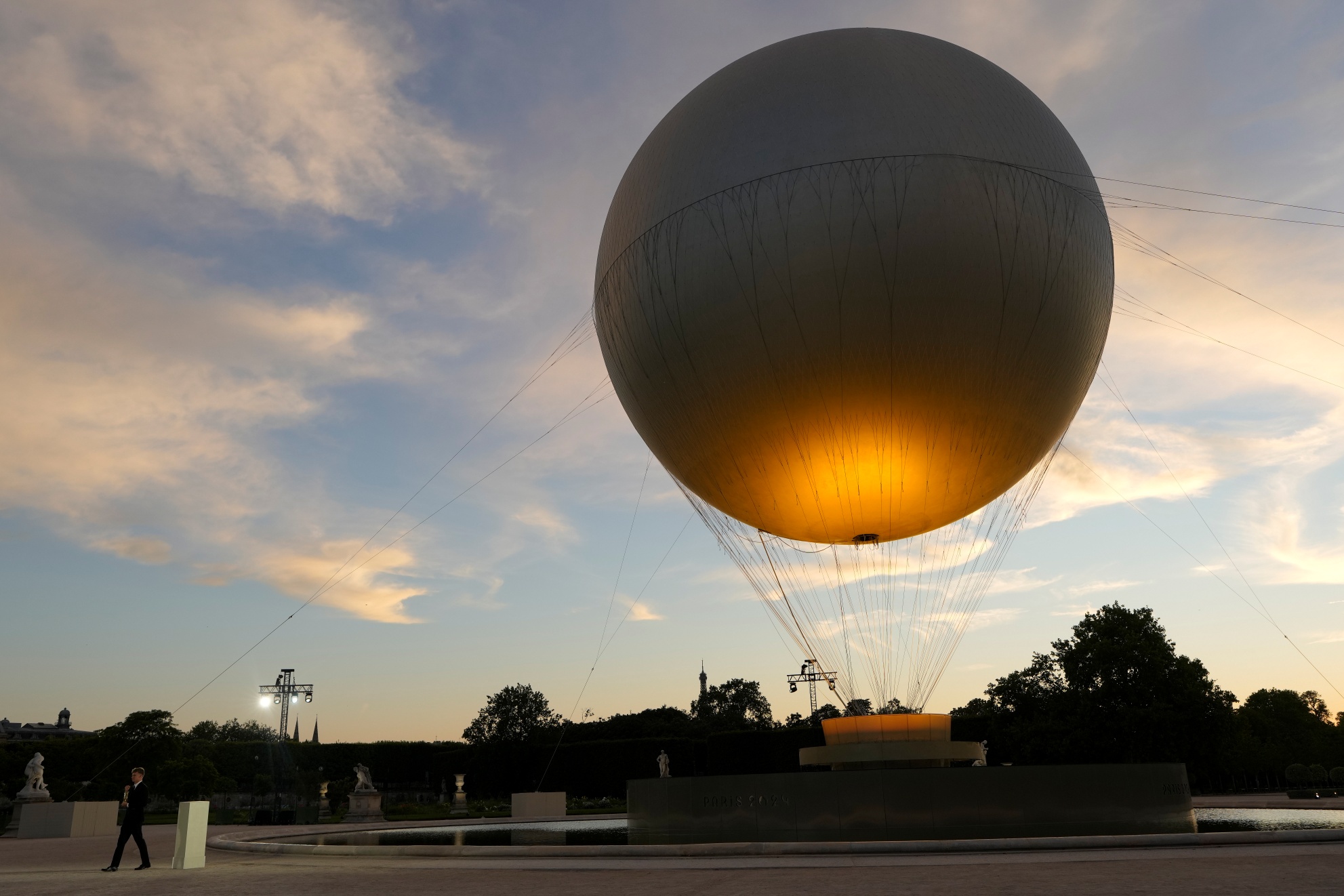 巴黎奧運｜奧運閉幕式眾星雲集！阿湯哥上演不可能的任務交棒洛杉磯，怪奇比莉、Snoop Dogg 輪番驚喜演出！