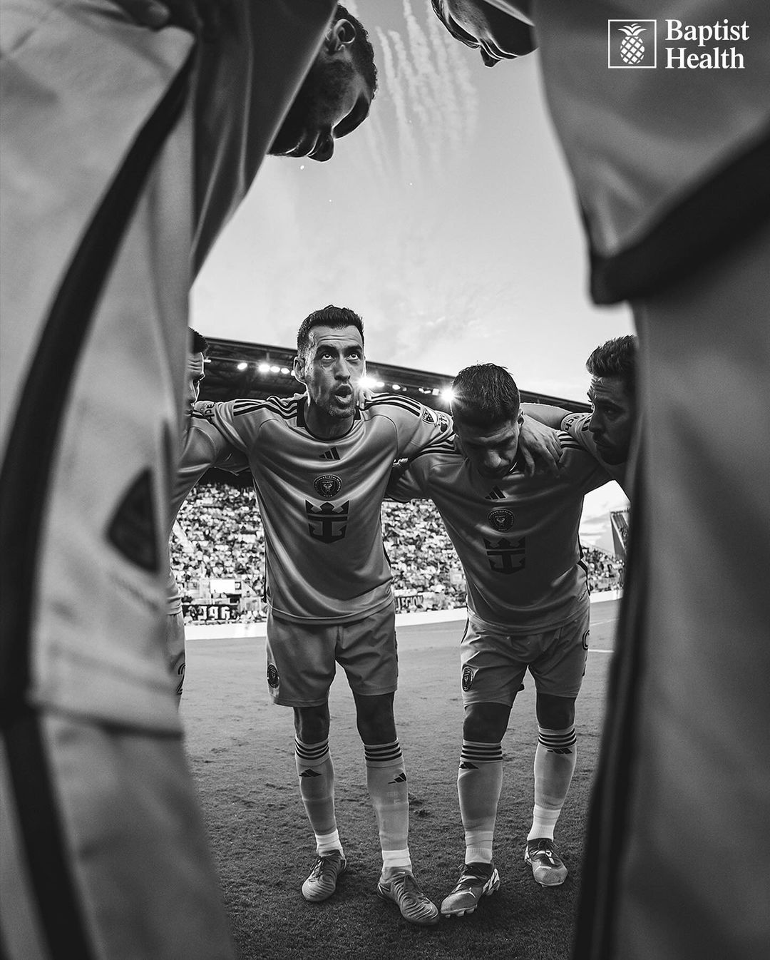 三位 GOAT！貝克漢與梅西、Tom Brady 合照慶祝球隊進入季後賽！