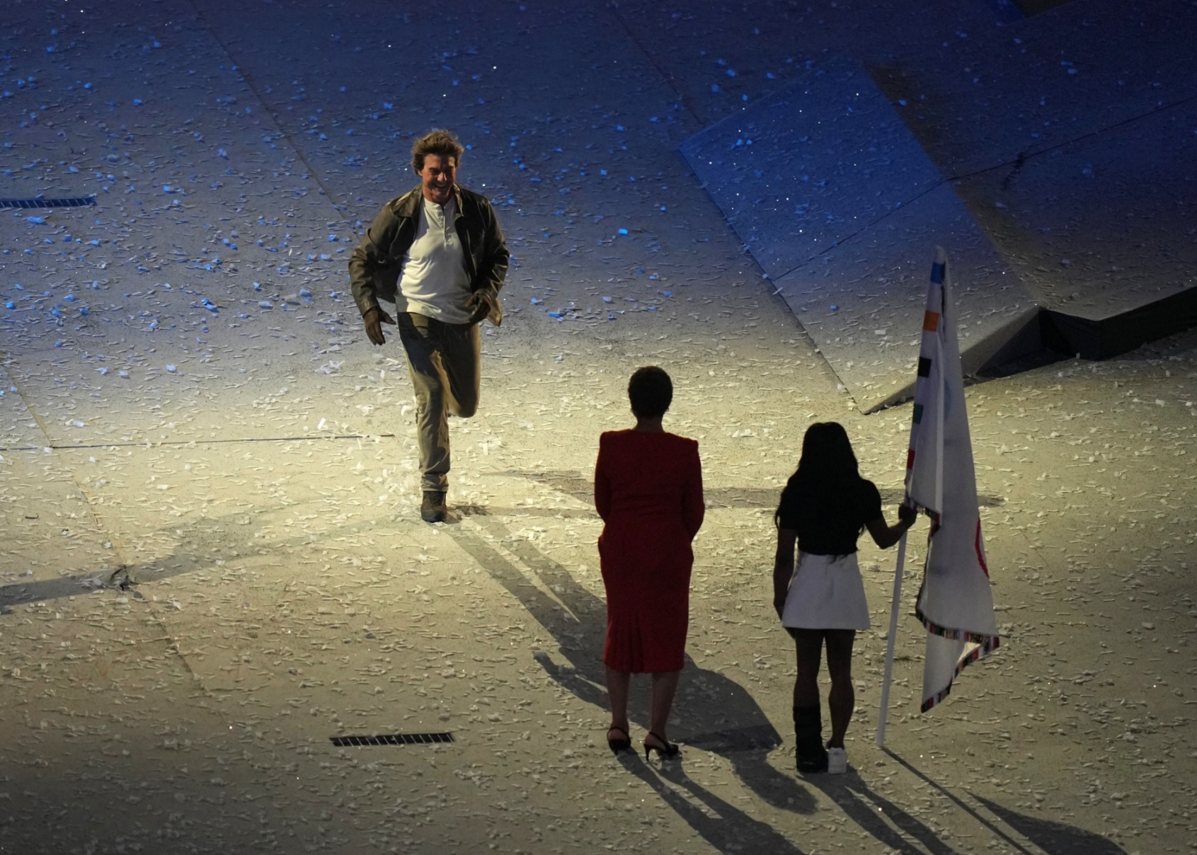 巴黎奧運｜奧運閉幕式眾星雲集！阿湯哥上演不可能的任務交棒洛杉磯，怪奇比莉、Snoop Dogg 輪番驚喜演出！