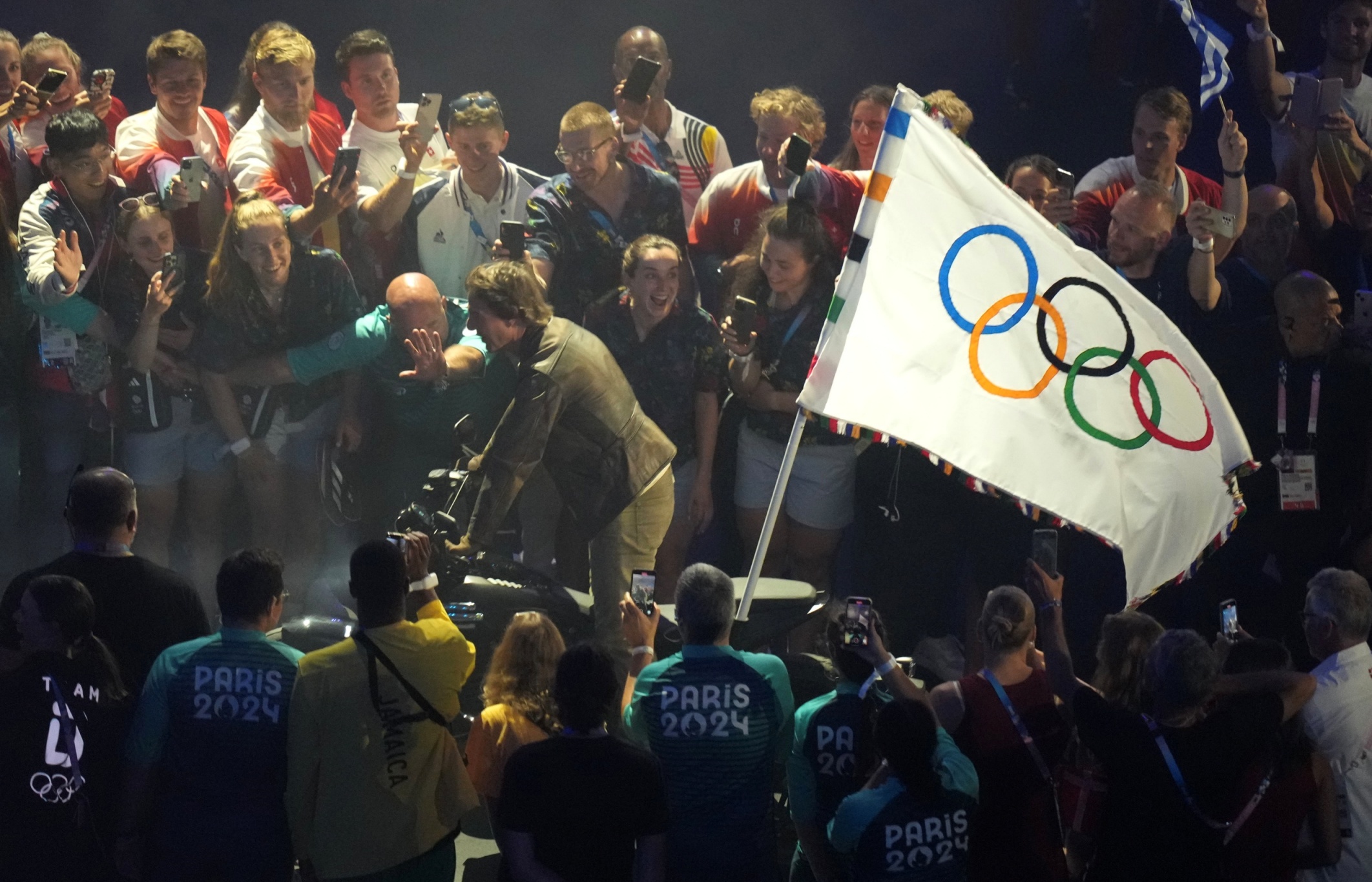 巴黎奧運｜奧運閉幕式眾星雲集！阿湯哥上演不可能的任務交棒洛杉磯，怪奇比莉、Snoop Dogg 輪番驚喜演出！