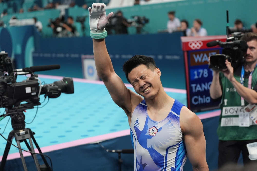 巴黎奧運｜克服阿基里斯腱傷勢太勵志！「亞洲貓王」唐嘉鴻驚險拿下體操單槓銅牌