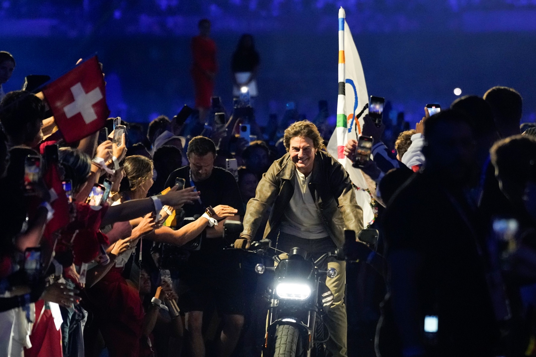 巴黎奧運｜奧運閉幕式眾星雲集！阿湯哥上演不可能的任務交棒洛杉磯，怪奇比莉、Snoop Dogg 輪番驚喜演出！